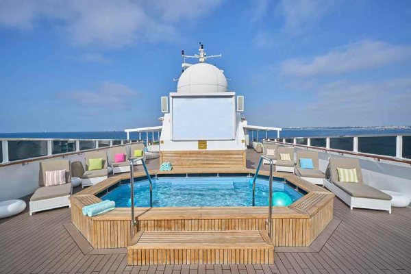 NG Islander II Gallery Image